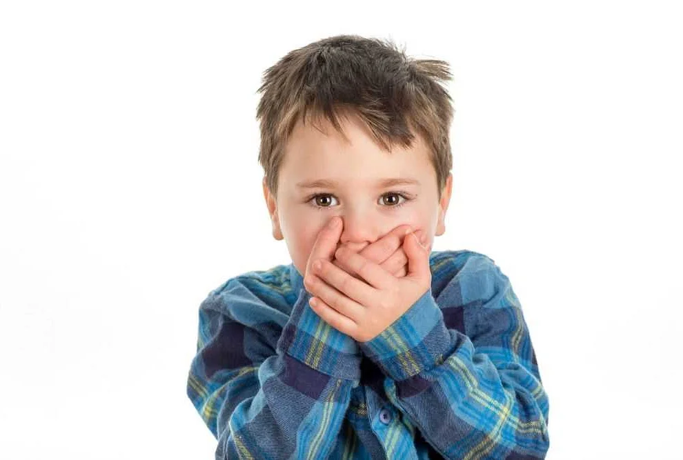 Почему ребенок не закрывает рот и как исправить